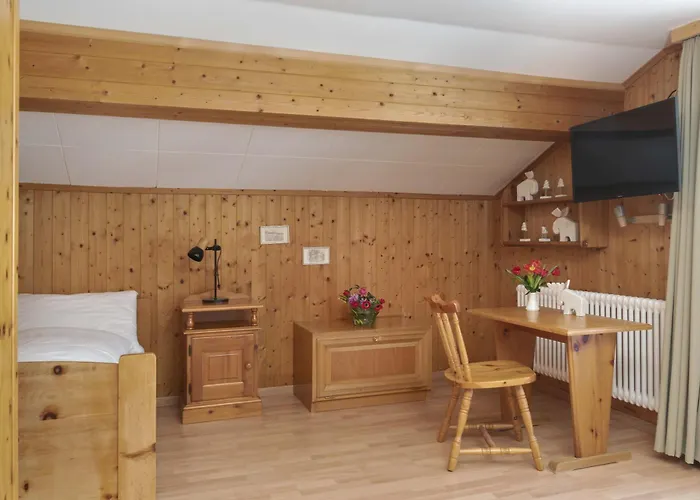 By Bad Serneus Couette-café *